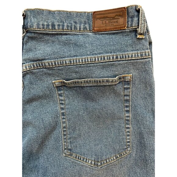 L.L. Bean Woman's Jeans Sz 22 Reg Tapered Leg Blue Denim Cotton & Elastane - Picture 3 of 12
